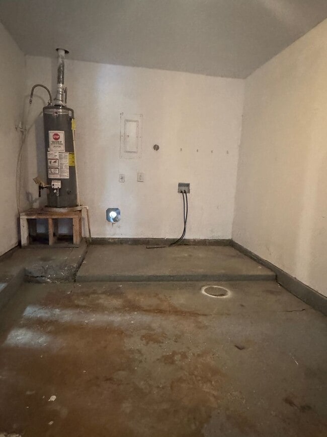 Building Photo - 2328 NW 46th- AVAILABLE NOW!