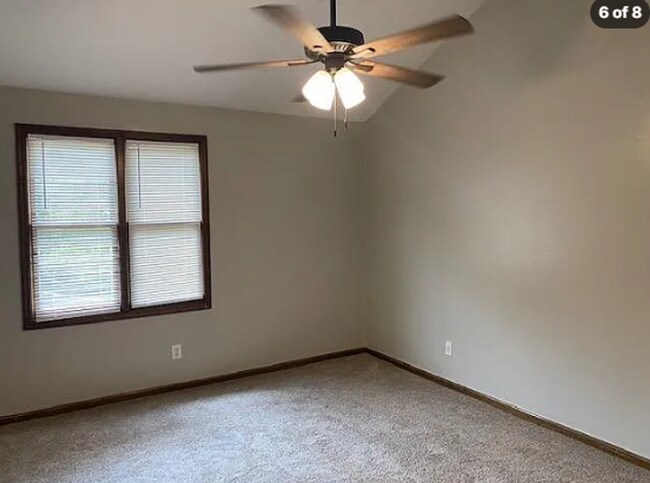 Building Photo - 216 Burlie Ct