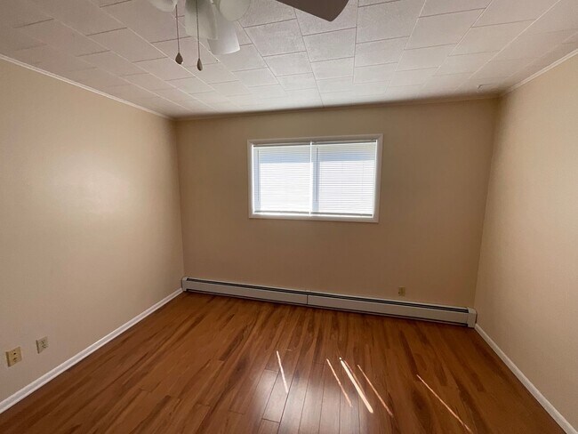 Building Photo - 10th St. Triplex