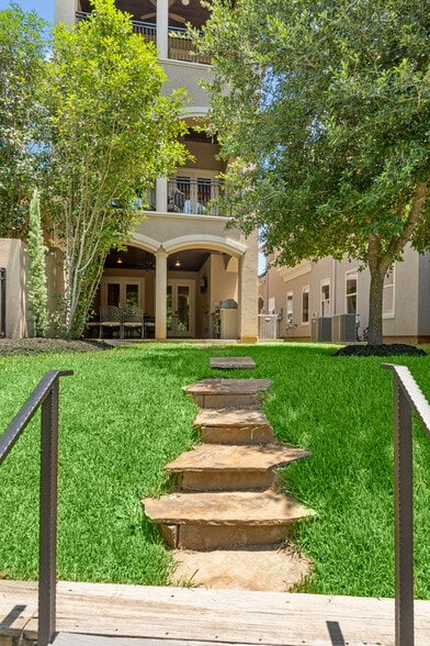 Building Photo - 106 La Vie Dr