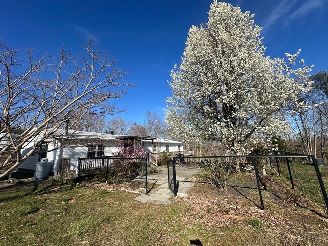 Building Photo - Spacious home in Campbell County. Country living!