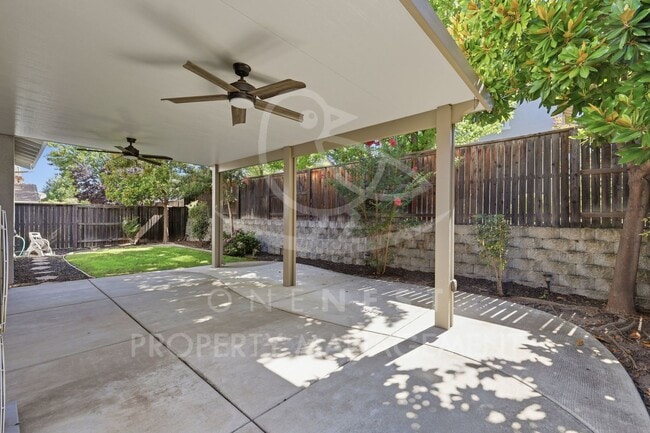 Building Photo - 611 Open Range Ln