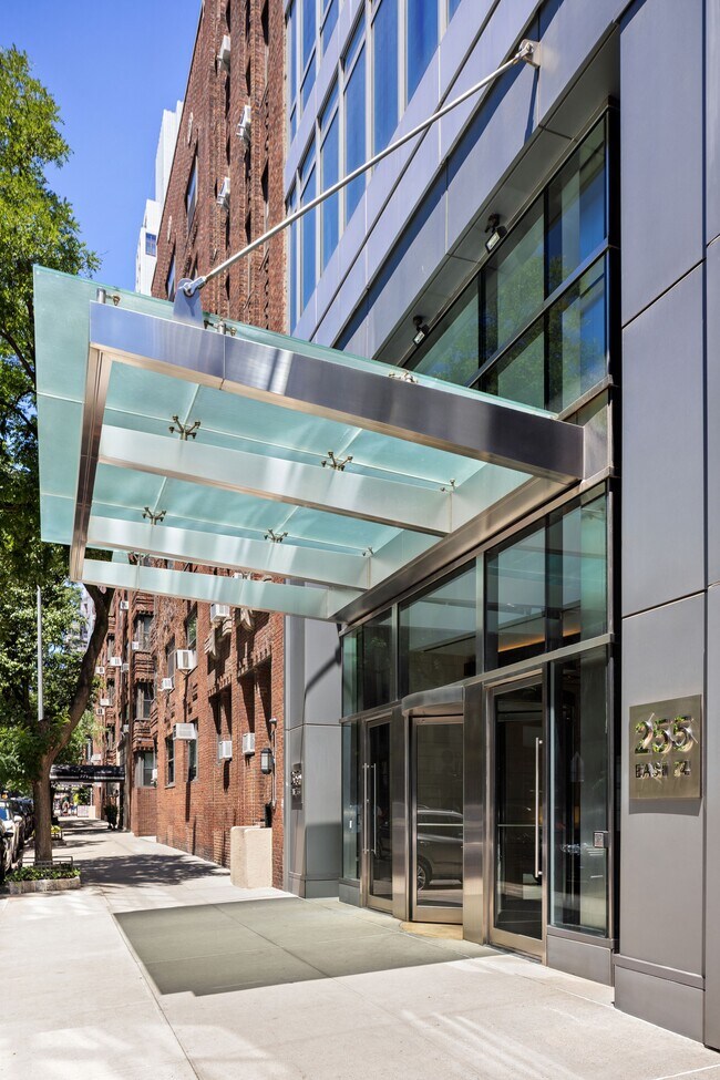 Building Photo - 255 E 74th St