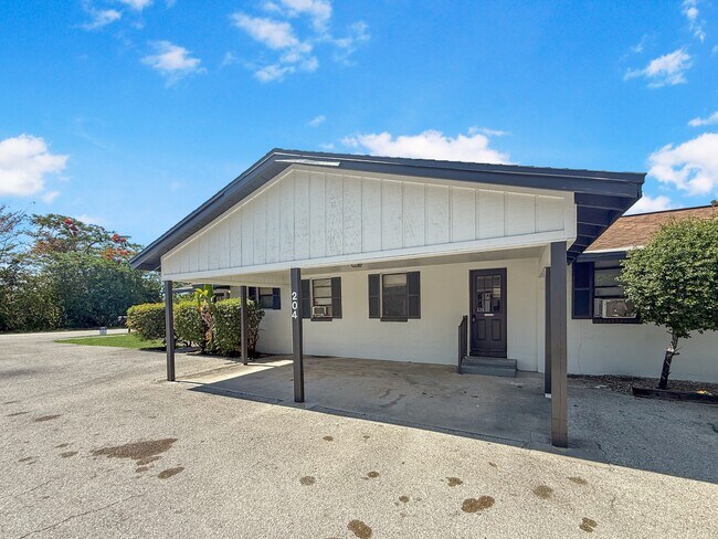 Building Photo - 204 2nd St