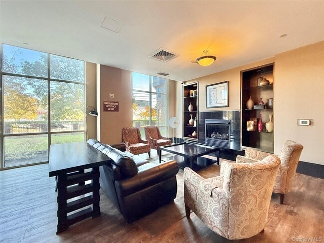 Building Photo - 300 Mamaroneck Ave