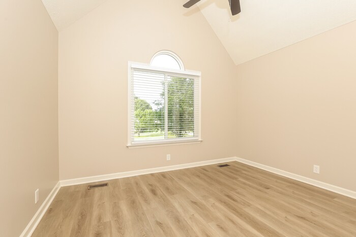 Building Photo - 415 Country Village Dr