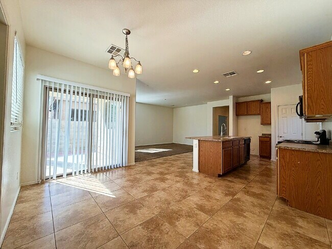 Building Photo - Charming Glendale Home with Spacious Lot & Prime West Valley Location!