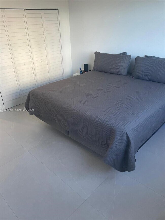 Building Photo - 1401 S Ocean Dr