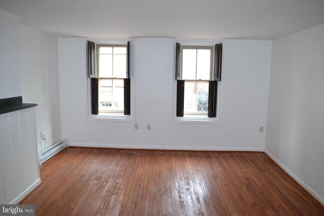 Building Photo - 127 N Market St