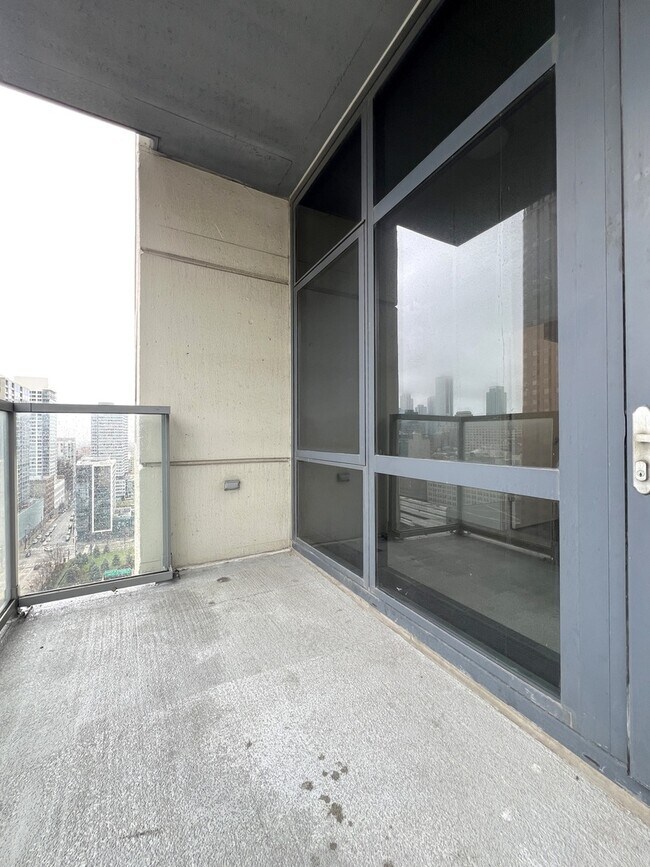 Building Photo - 235 W Van Buren St