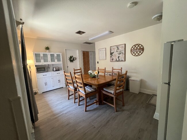 Building Photo - 7327 Sovereign Ct