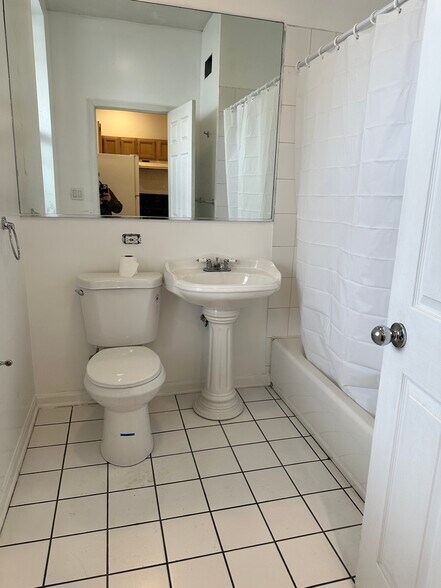 Building Photo - 1102 N Ashland Ave