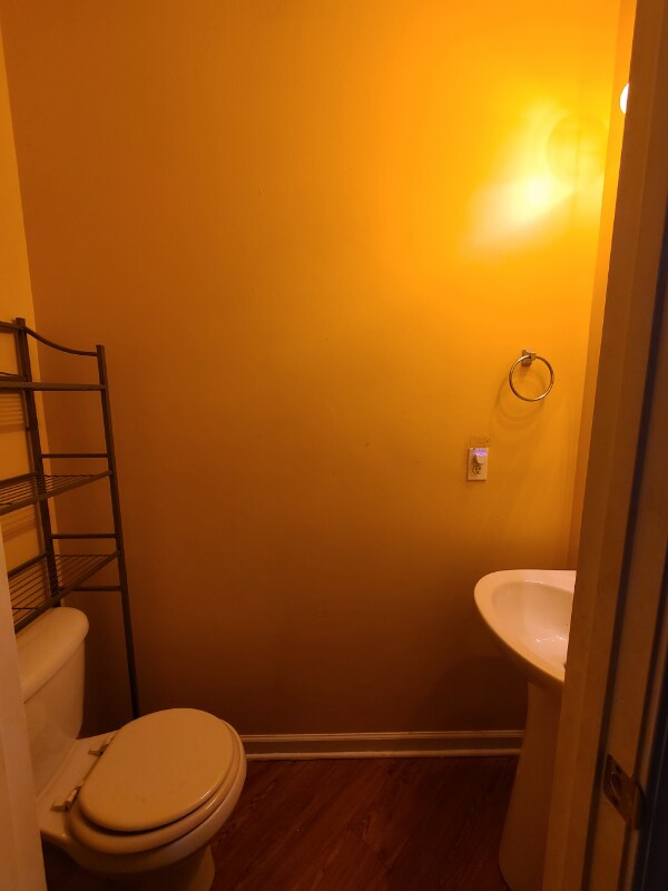 Building Photo - 107 Queensberry Ct