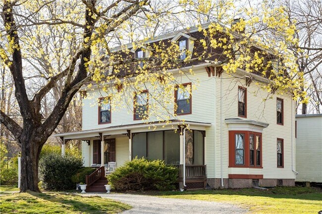 Building Photo - 138 Elm Dr