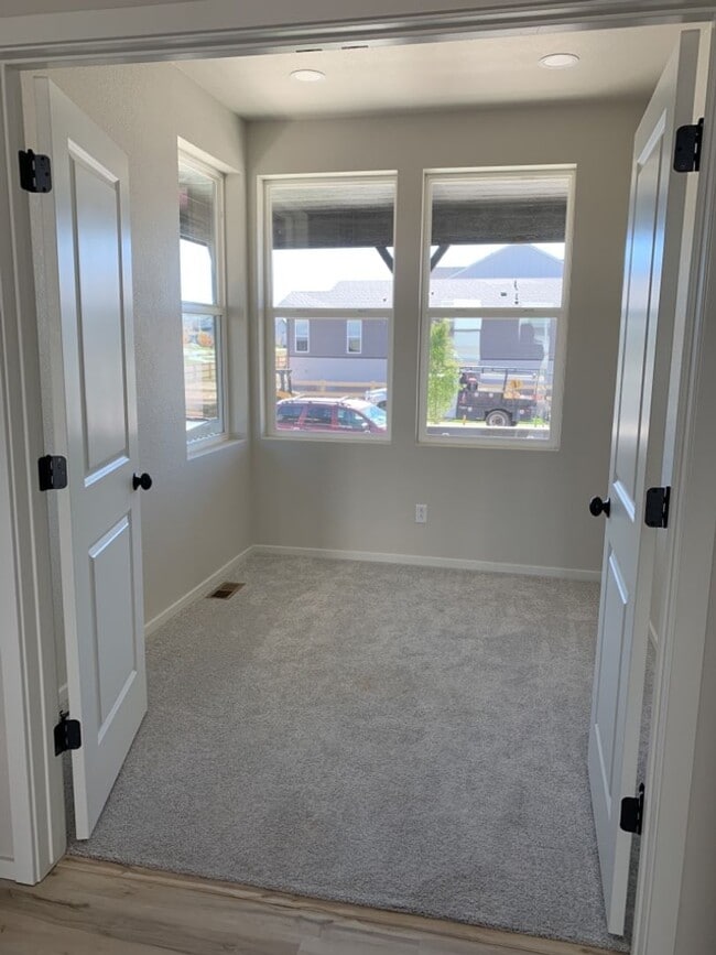 Building Photo - Exquisite 4 Bed 2.5 Bath Single Family Home with 3-car garage