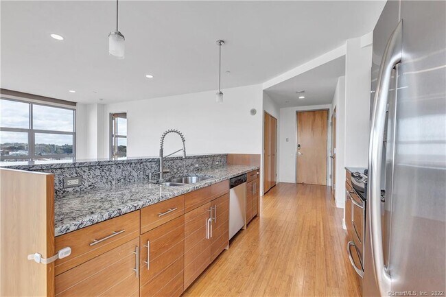 Building Photo - 33 N Water St