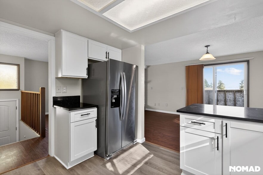 Building Photo - 5615 S 141st St