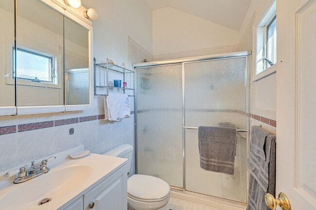 Building Photo - 35 Butternut Ln