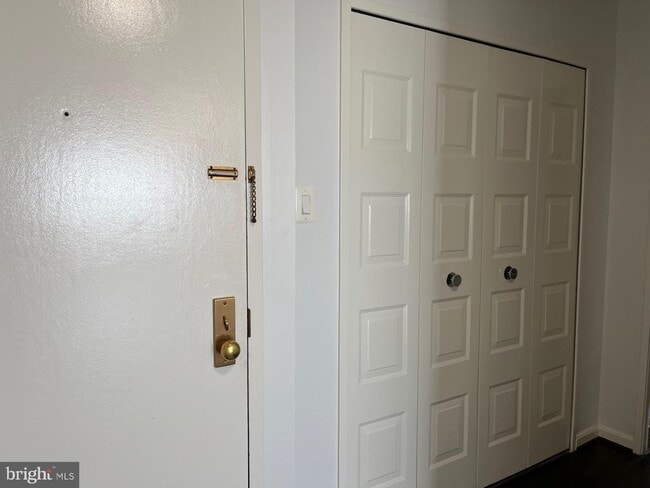 Building Photo - 1800 Old Meadow Rd