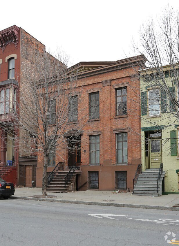 Building Photo - 285 Lark St