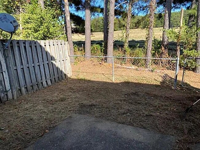 Building Photo - Available January 1st! 2 Bedrooms, 1.5 Bathrooms Two-Story Townhouse in Farmington