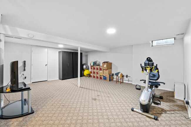 Building Photo - 422 Gainsborough Ct