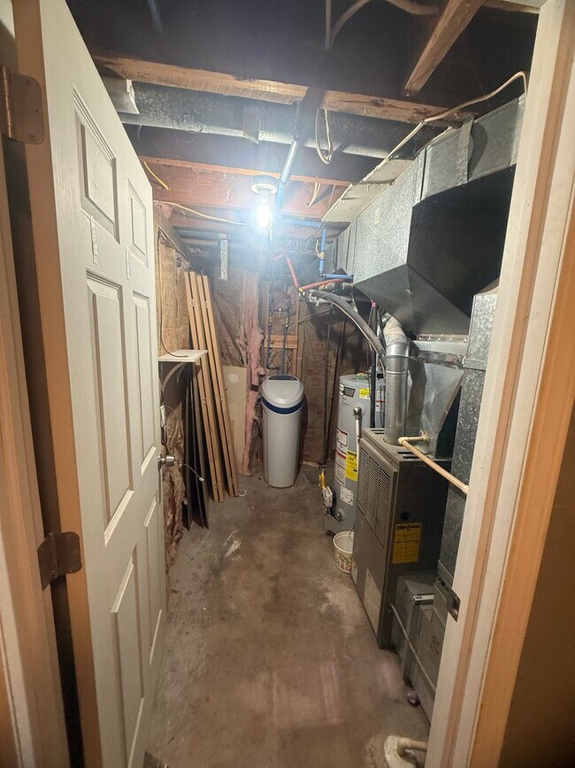 Building Photo - Spacious four-bedroom, two bathroom, pet friendly home!