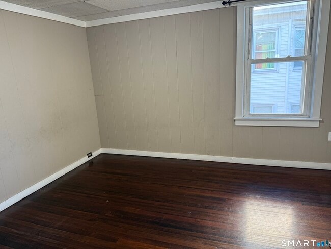 Building Photo - 1566 North Ave