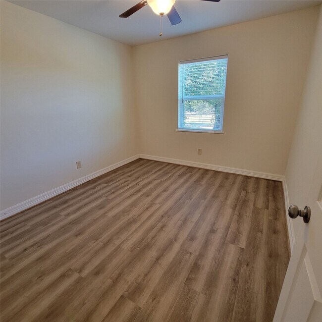 Building Photo - 11649 Chimney Rock Rd