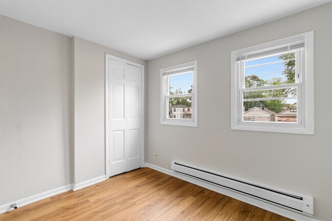 Building Photo - 1342 Circle Ave