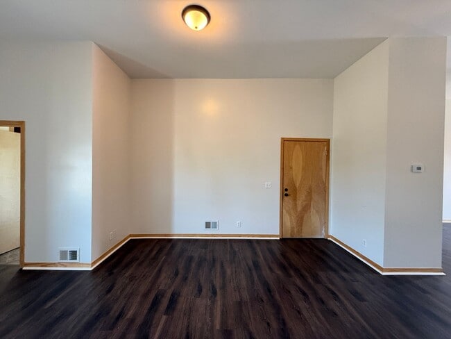 Building Photo - Spacious Newly Remodeled 2-Bedroom Upper Apartment in the Village of Grass Lake