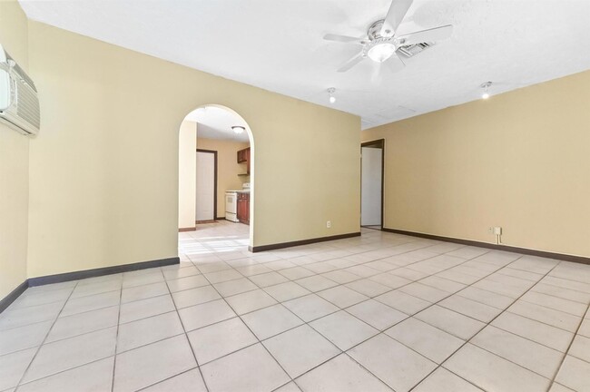Building Photo - 811 32nd St