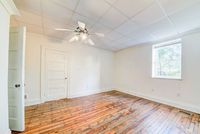Building Photo - 2218 Arlington Ave