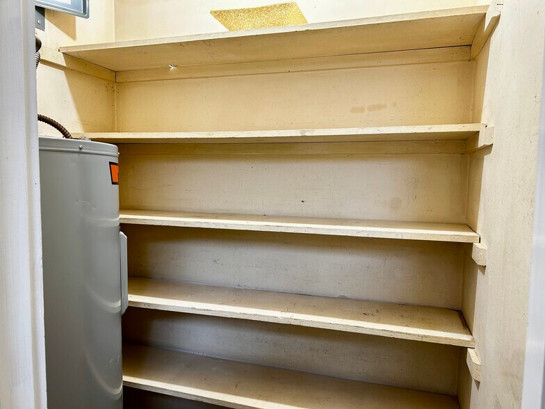 Building Photo - 305 Greenbriar St