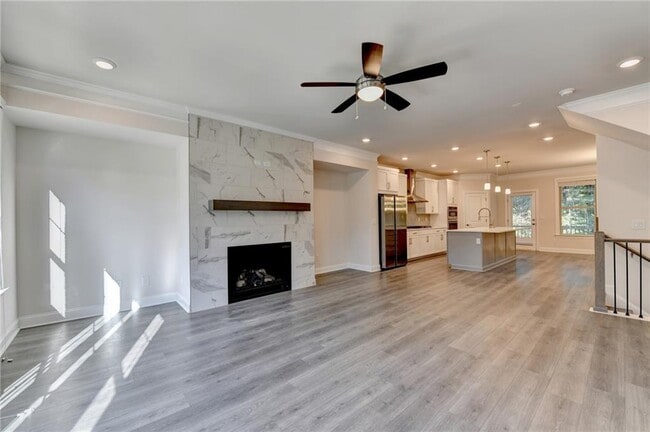 Building Photo - 3159 Clairebrooke Ave