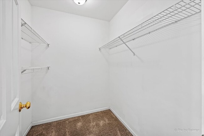 Building Photo - 1058 E Danbury Dr