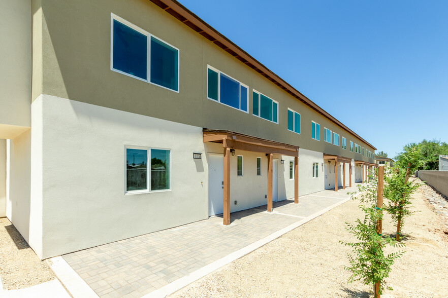 Building Photo - Myrtle Townhomes