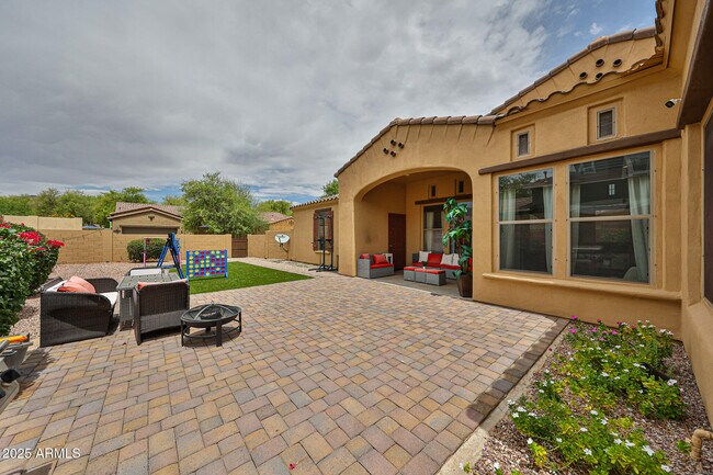 Building Photo - 3950 N Edith Way