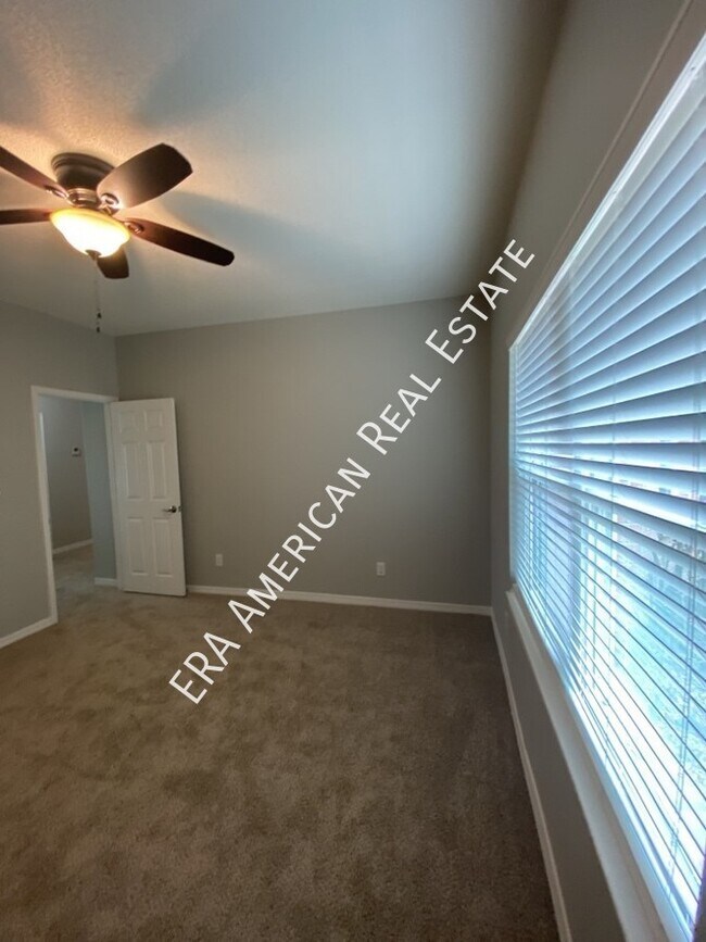 Building Photo - 2621 Barefoot Creek Cir