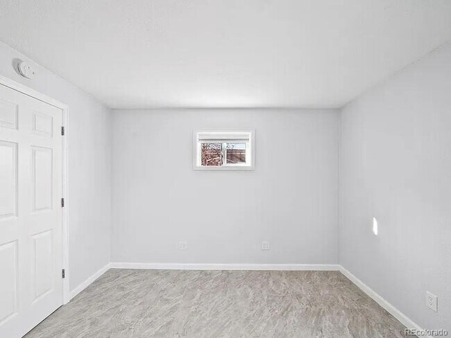 Building Photo - 1315 W Nevada Pl