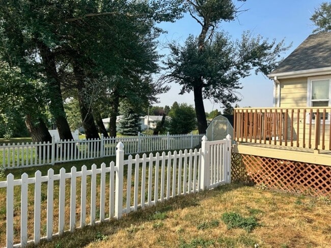 Building Photo - Updated 3-Bedroom Home In Great Neighborhood