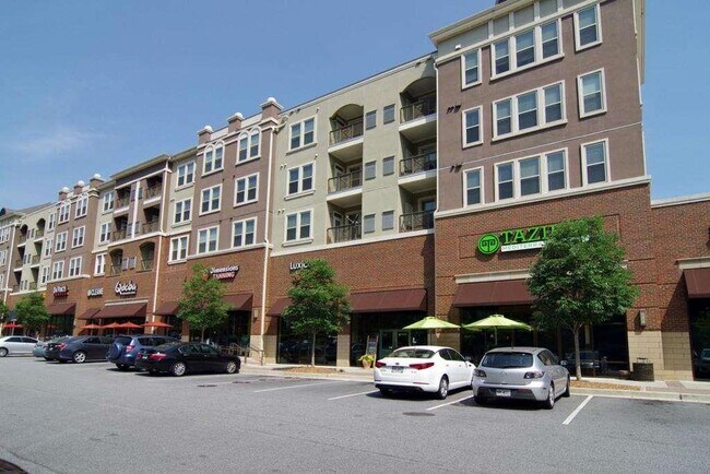 Building Photo - 5559 Glenridge Dr