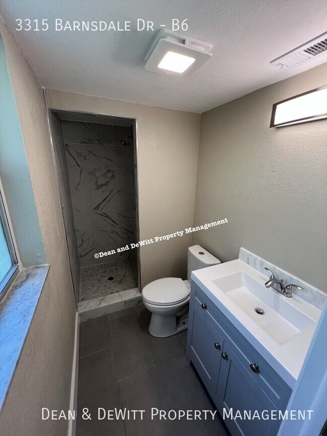 Building Photo - 3315 Barnsdale Dr