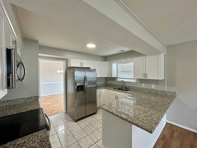 Building Photo - 1004 Hearth Ct