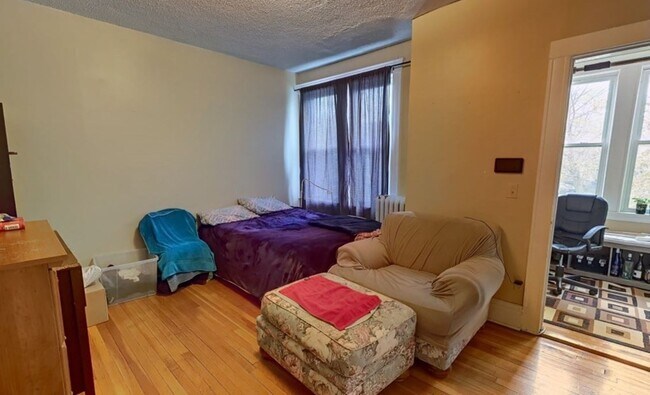 Building Photo - 59A Strathmore Rd