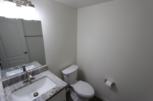 Building Photo - $500 Move-In Special | Spacious End-Unit Townhome in Village at Elk Run