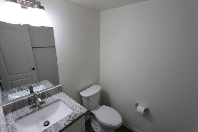 Building Photo - Remodeled End-Unit Townhome @ Village at Elk Run | 3 Bed, 2.5 Bath + 2-Car Garage