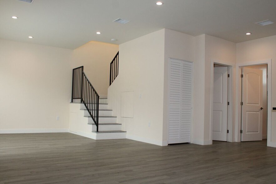 Building Photo - 5014 Kester Ave