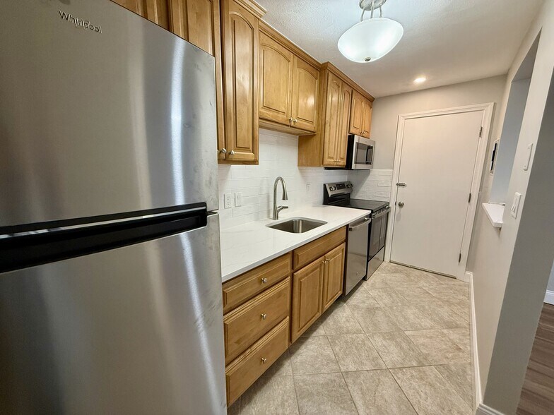 Building Photo - 5 Washington St