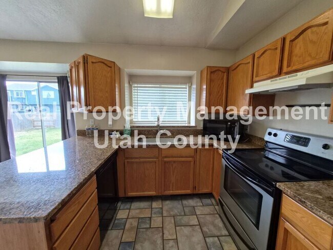 Building Photo - 510 E 300 S